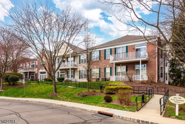 $510,000 | 703 4 Seasons Drive, Unit 703, Wayne, NJ 07470