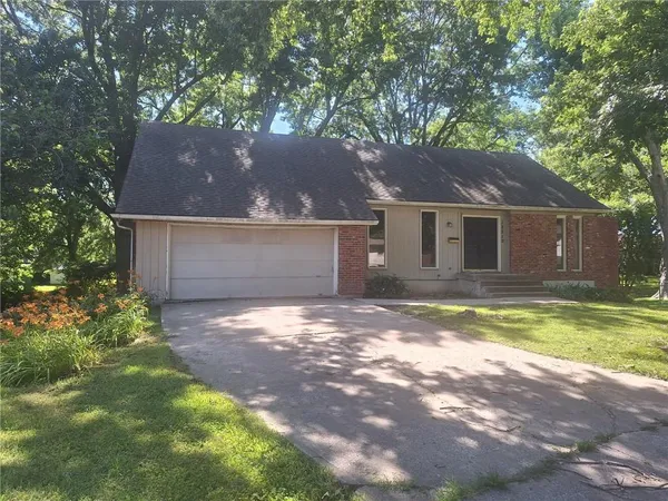 $225,000 | 12519 East 41st Terrace South, Independence, MO 64055