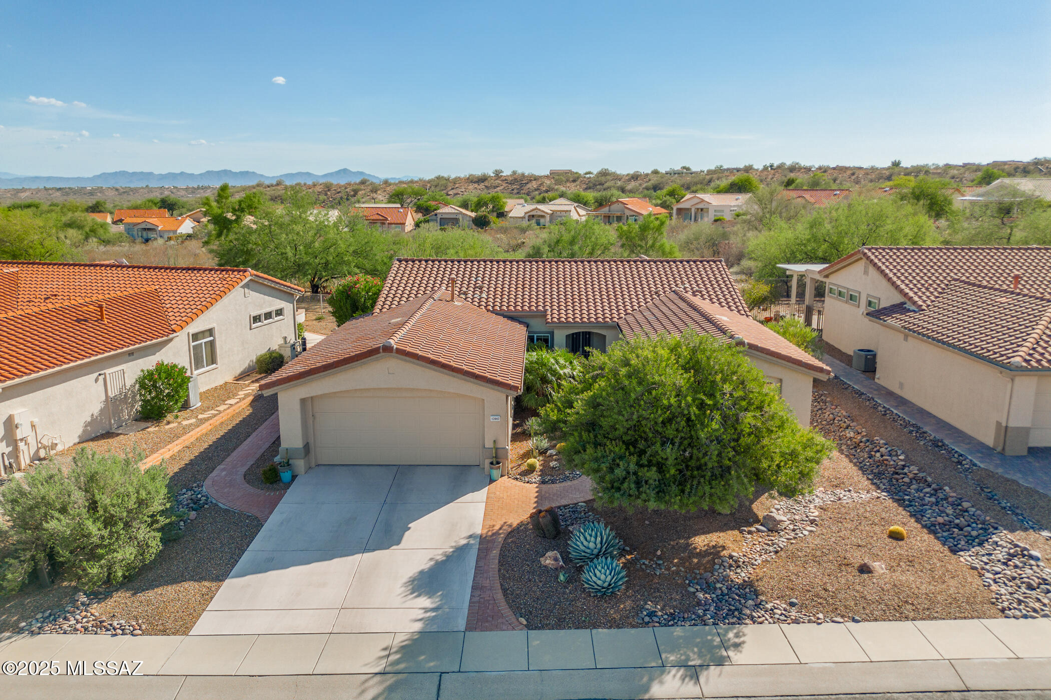 13643 North Pima Spring Way Oro Valley, AZ 85755 - Photo 2 of 50