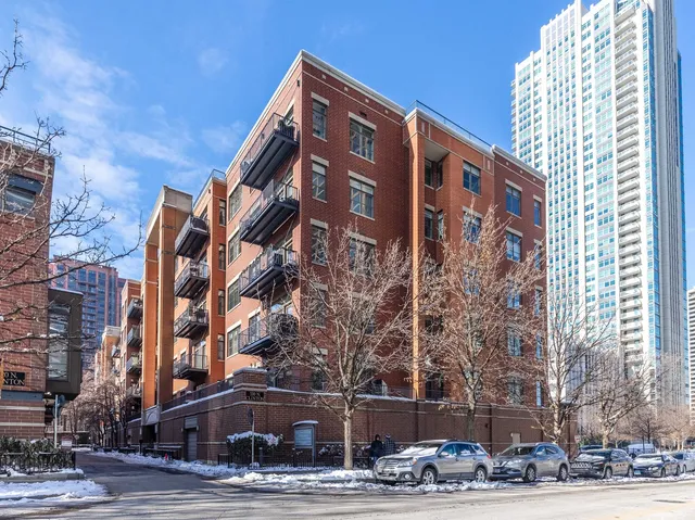 $3,695 | 330 North Clinton Street, Unit 508, Chicago, IL 60661
