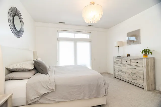 $3,695 | 330 North Clinton Street, Unit 508, Chicago, IL 60661