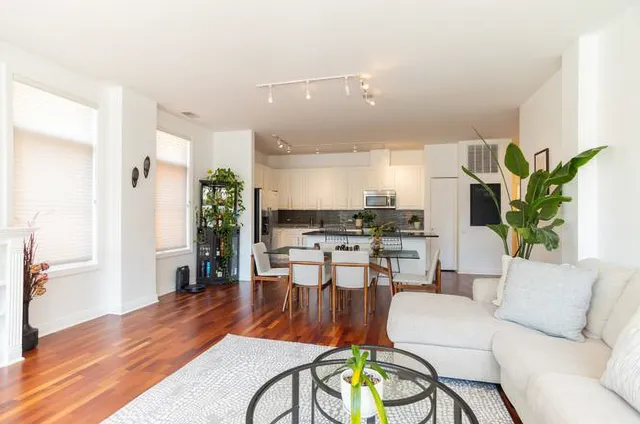 $3,695 | 330 North Clinton Street, Unit 508, Chicago, IL 60661