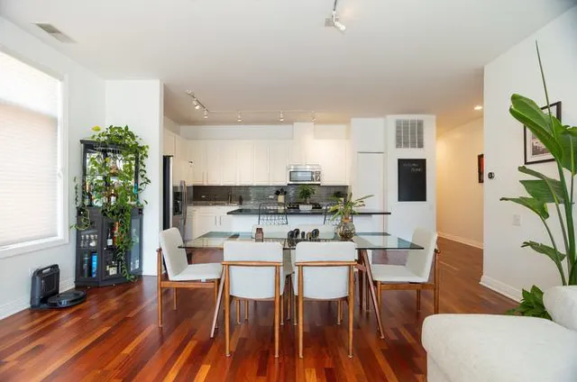 $3,695 | 330 North Clinton Street, Unit 508, Chicago, IL 60661