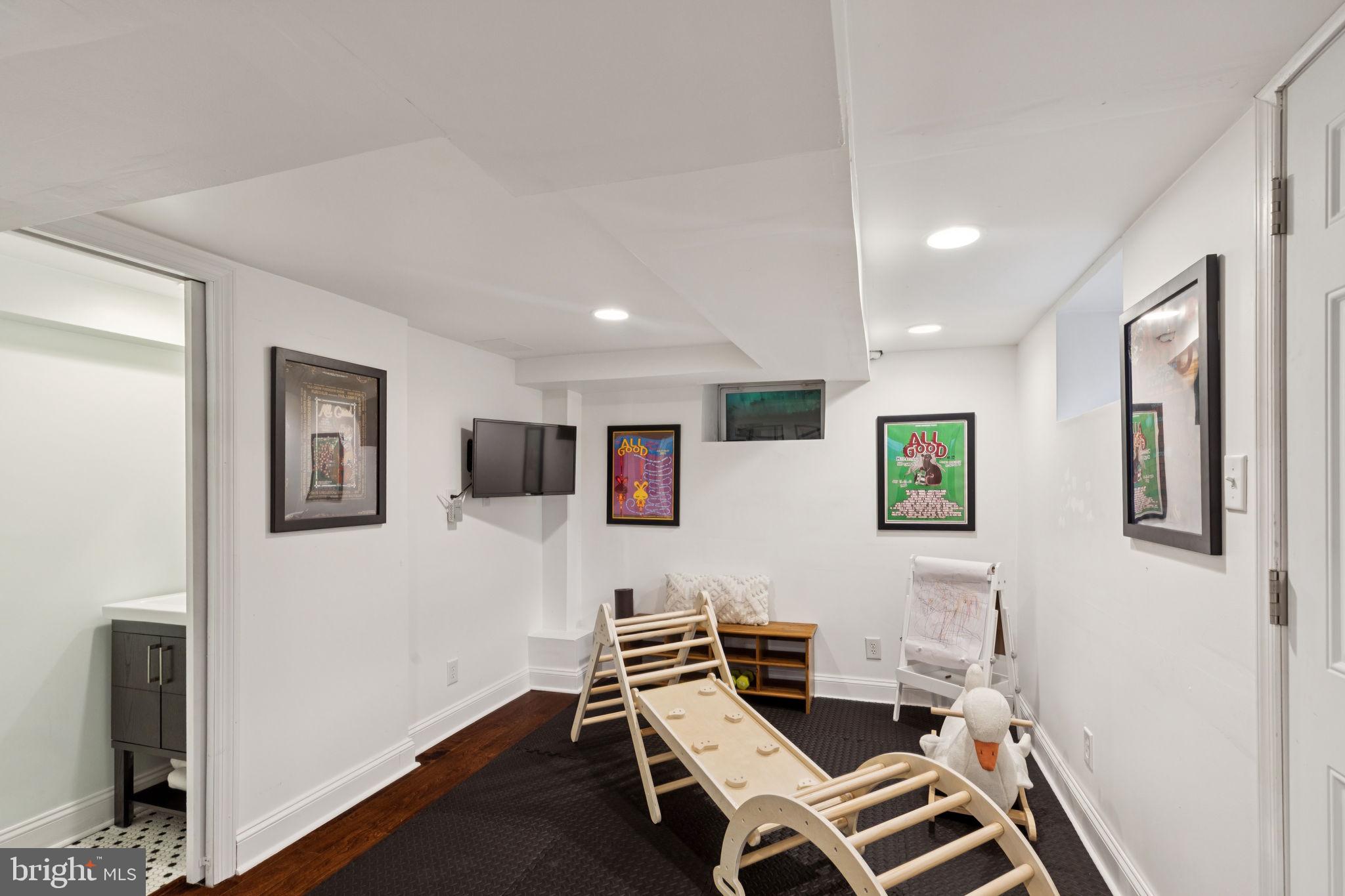 8326 Roberts Road Elkins Park, PA 19027 - Photo 32 of 39 Gallery Image 32