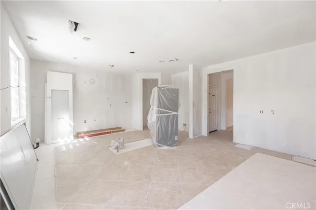 a view of a livingroom with a storage