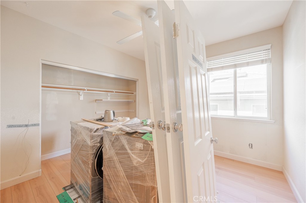 29276 Discovery Ridge Drive Saugus, CA 91390 - Photo 18 of 21 a view of a bathroom with a shower