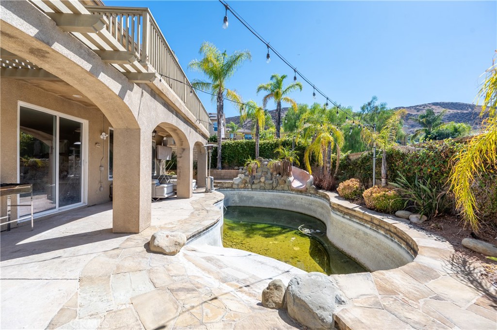 29276 Discovery Ridge Drive Saugus, CA 91390 - Photo 20 of 21 a view of a swimming pool with potted plants