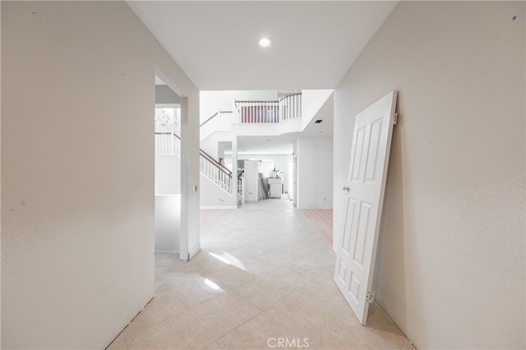 29276 Discovery Ridge Drive Saugus, CA 91390 - Photo 2 of 21 a view of a hallway with a white walls