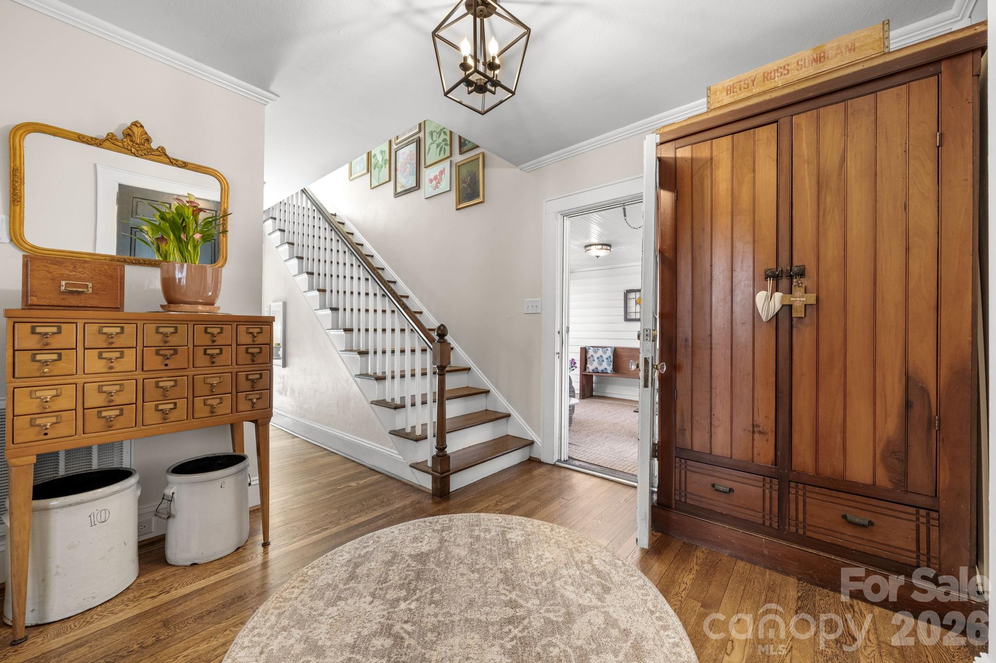 530 7th Street Northwest Hickory, NC 28601 - Photo 4 of 34