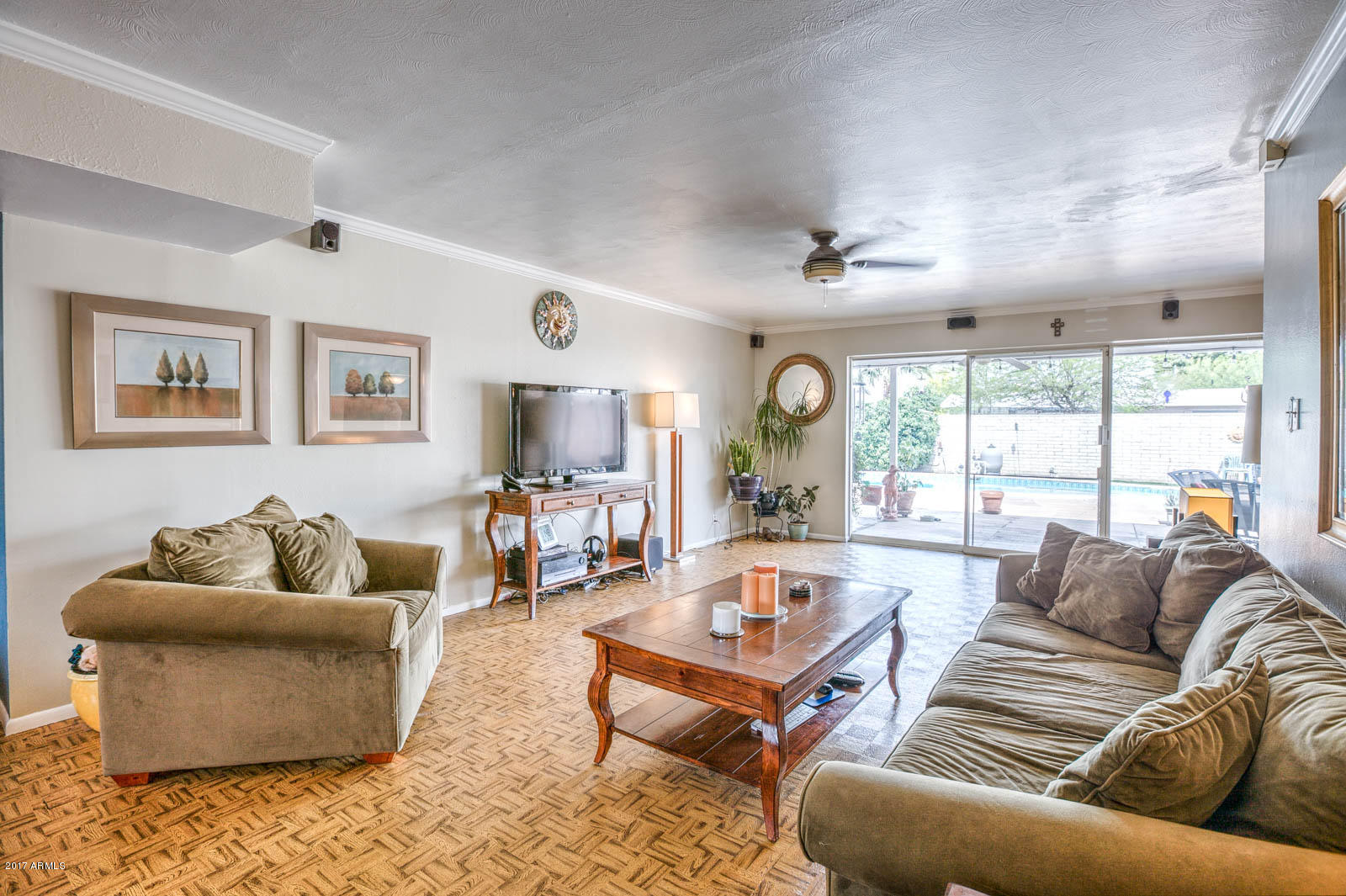 446 West Cheery Lynn Road Phoenix, AZ 85013 - Photo 6 of 31 Living Room