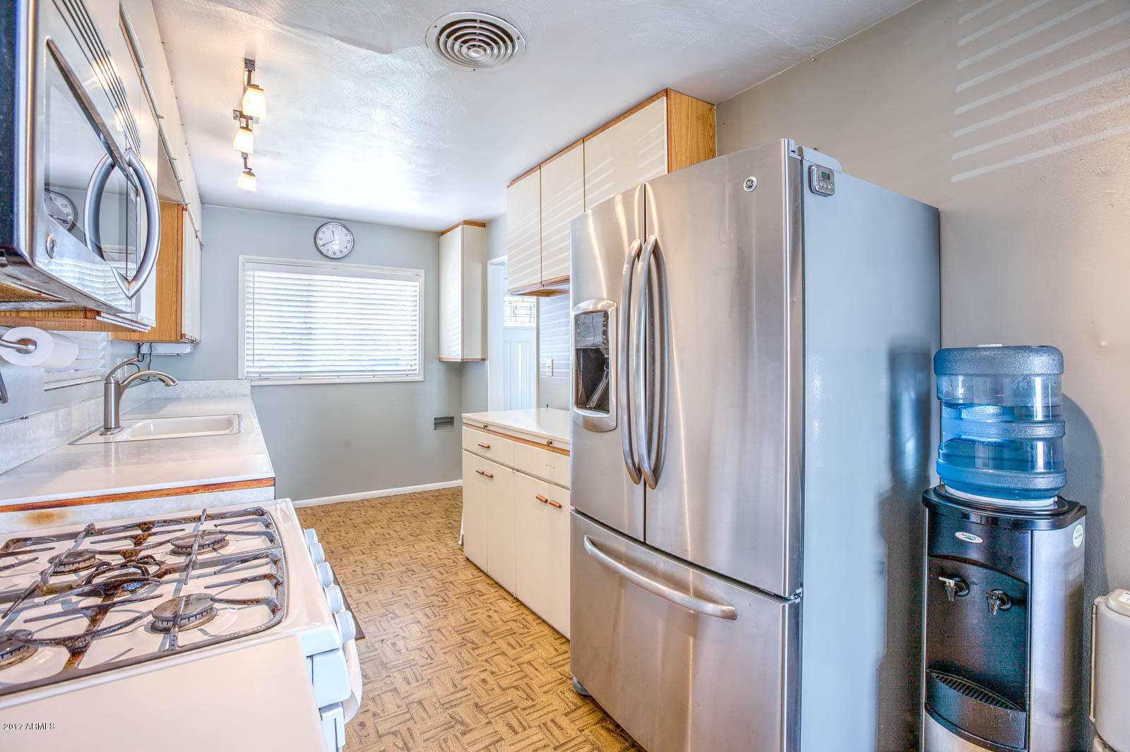 446 West Cheery Lynn Road Phoenix, AZ 85013 - Photo 10 of 31 Kitchen
