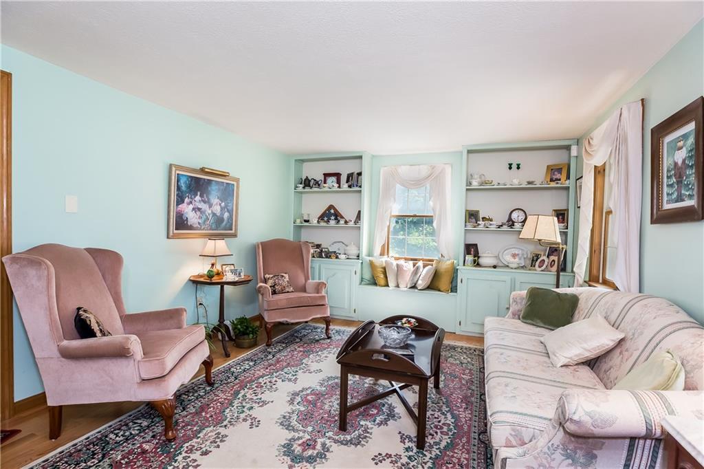 47 Middle Road Kennebunk, ME 04043 - Photo 5 of 31 Plenty of room for company and...