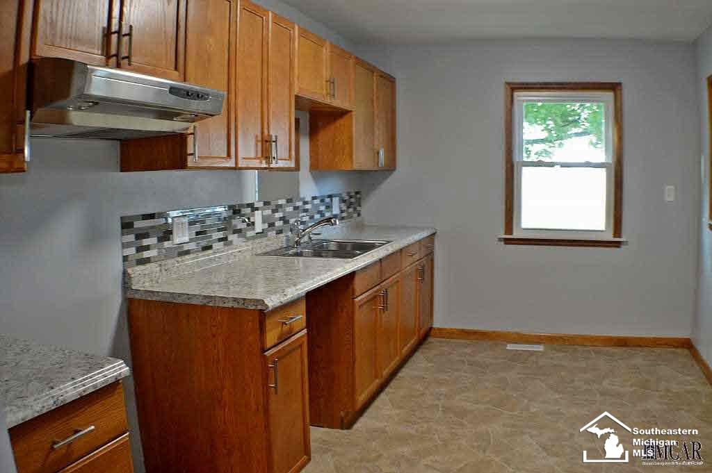 8777 Minx Road Temperance, MI 48182 - Photo 6 of 23 Kitchen