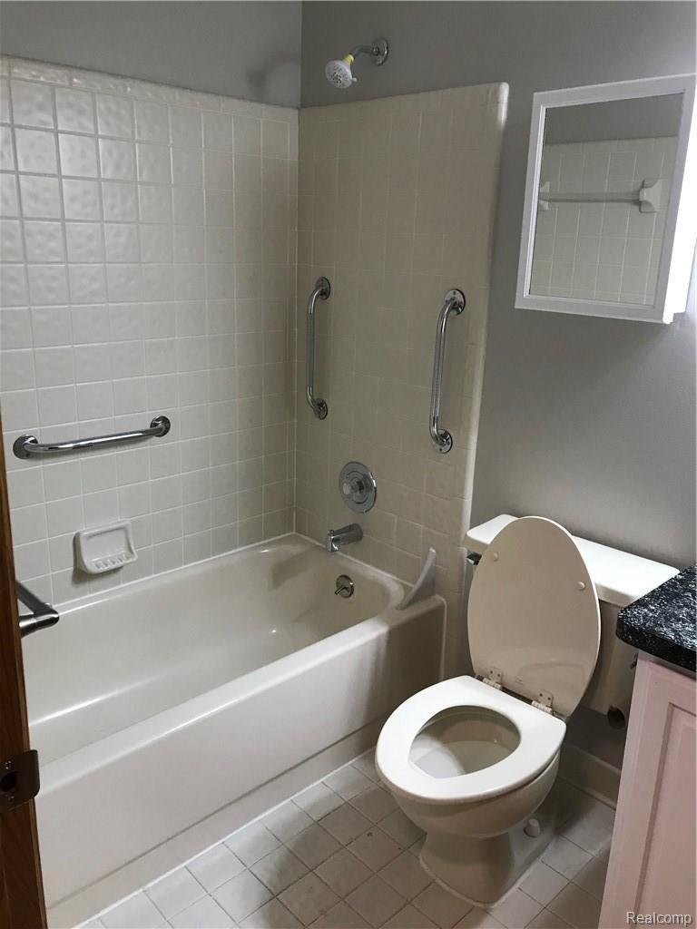 2367 Rochelle Park Drive, Unit 140 Rochester, MI 48309 - Photo 16 of 26 IMG_4414.jpg
