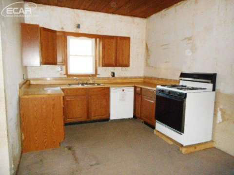 1310 West Mount Morris Road Mount Morris, MI 48458 - Photo 4 of 18 20453192-3.JPG