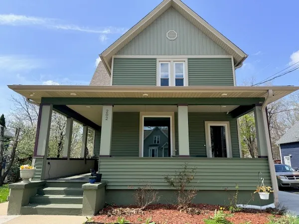 $2,000 | 202 Perry Street, Unit 1, Elgin, IL 60123