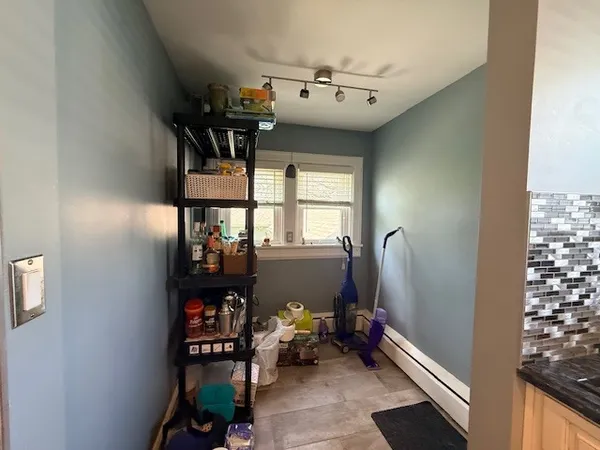 $2,000 | 202 Perry Street, Unit 1, Elgin, IL 60123