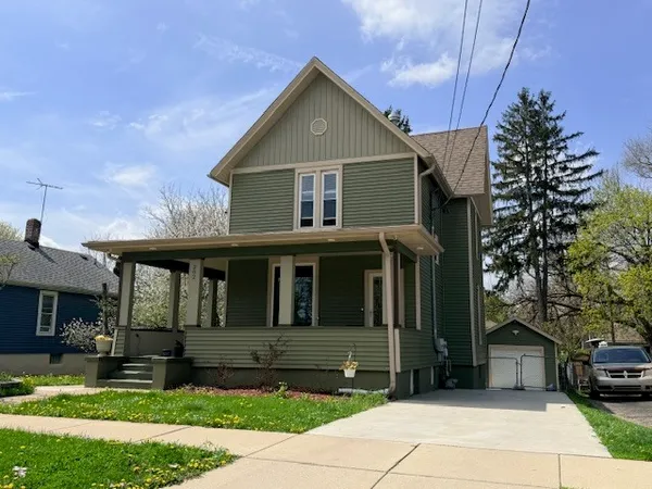 $2,000 | 202 Perry Street, Unit 1, Elgin, IL 60123