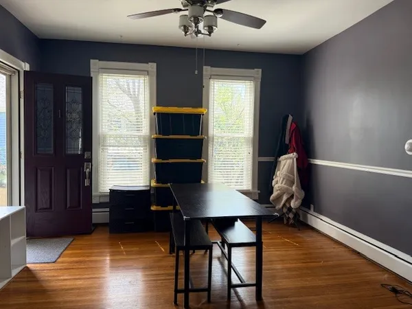 $2,000 | 202 Perry Street, Unit 1, Elgin, IL 60123