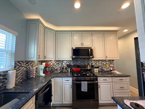 $2,000 | 202 Perry Street, Unit 1, Elgin, IL 60123