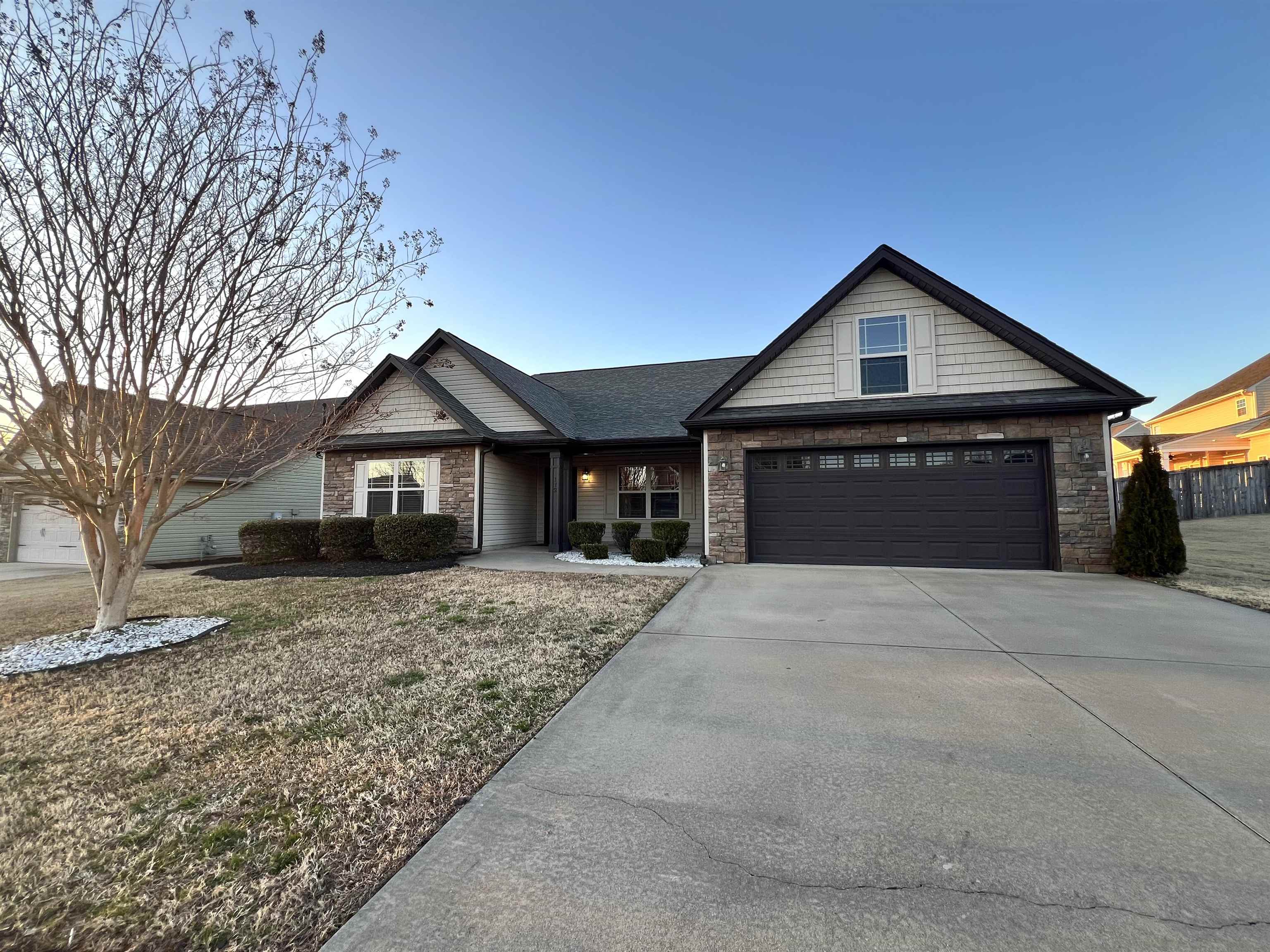 172 Castleton Circle Boiling Springs, SC 29316 - Photo 2 of 39