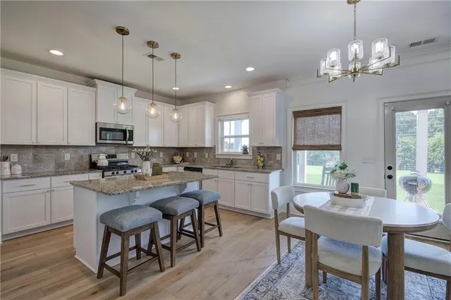 a view of entryway and livingroom