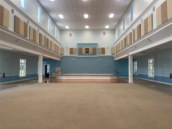 a view of an apartment building