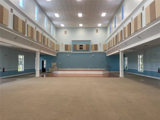 a view of an apartment building