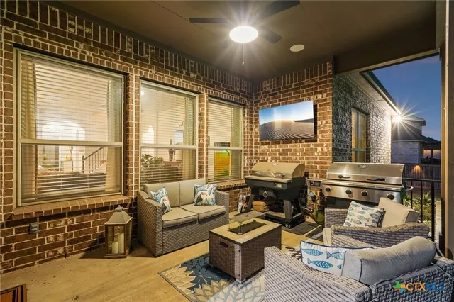 $724,990 | 424 Heidelberg Road, New Braunfels, TX 78132