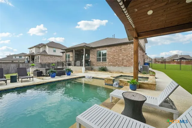 $724,990 | 424 Heidelberg Road, New Braunfels, TX 78132