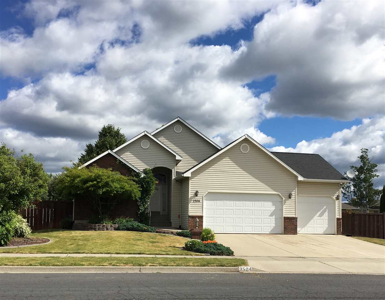 2504 West Cascade Way Spokane, WA 99208 - Photo 1 of 19 Gallery Image 1