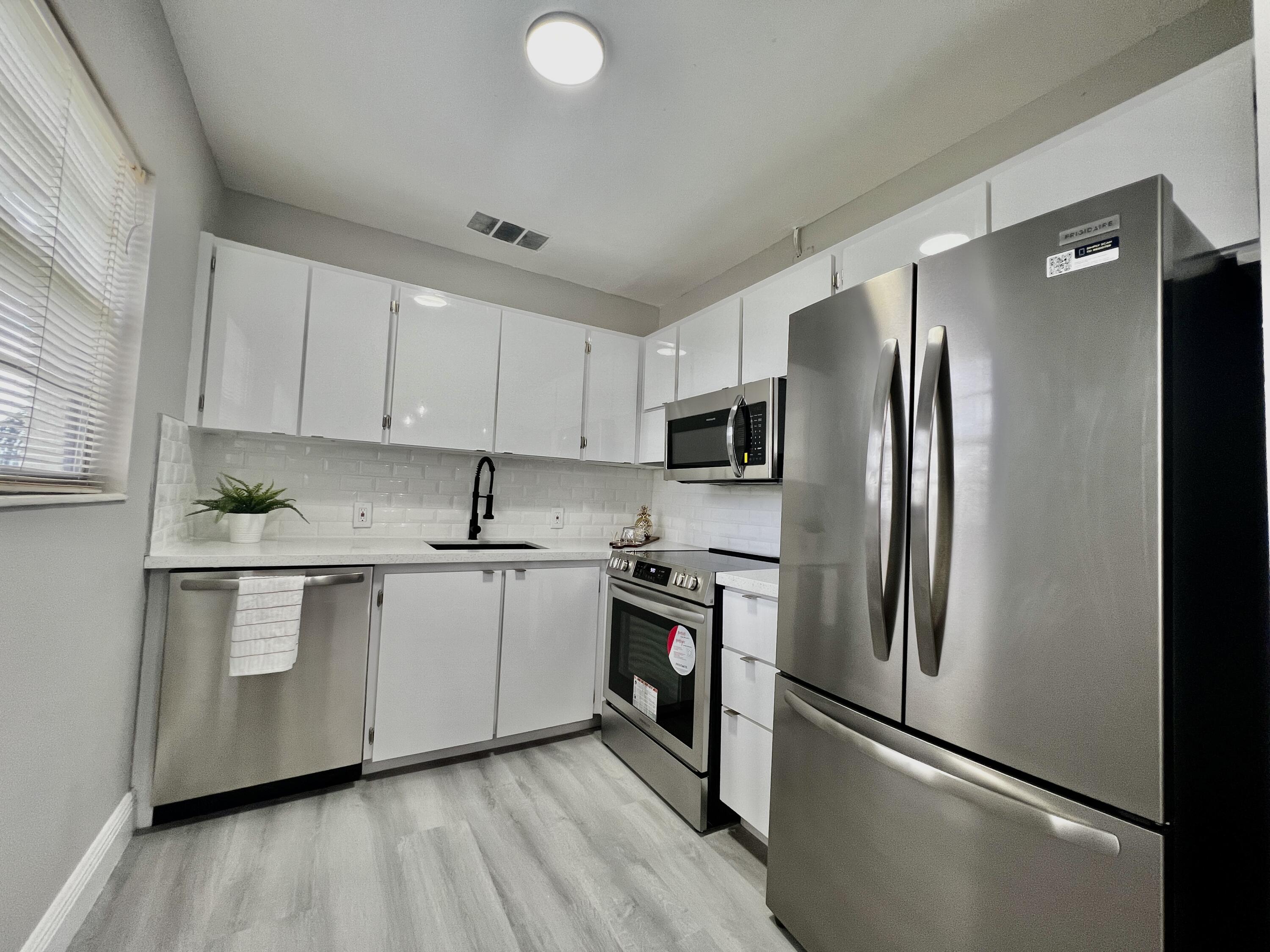 117 Dorset C Boca Raton, FL 33434 - Photo 3 of 13 Kitchen