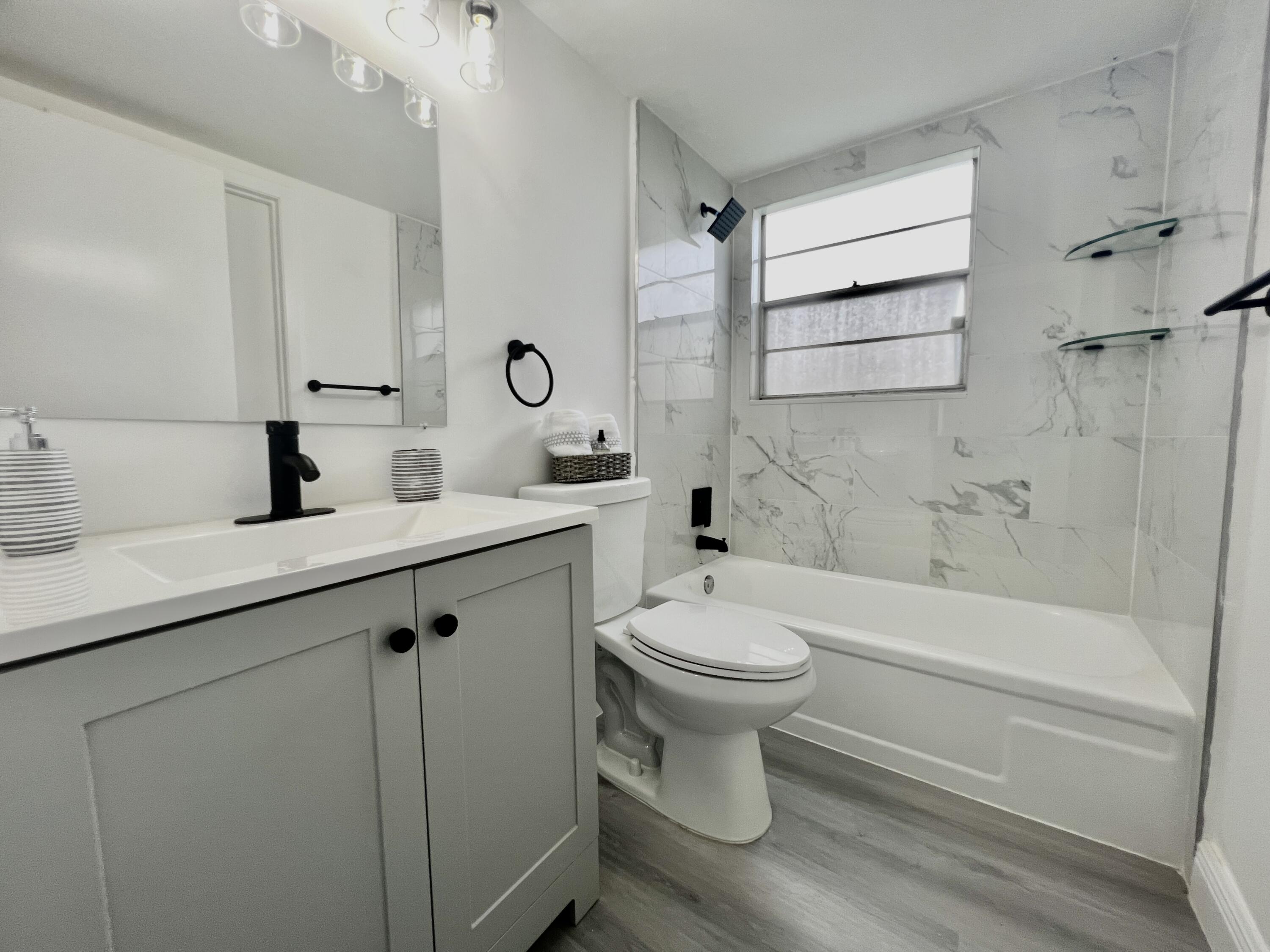 117 Dorset C Boca Raton, FL 33434 - Photo 7 of 13 Primary Bath