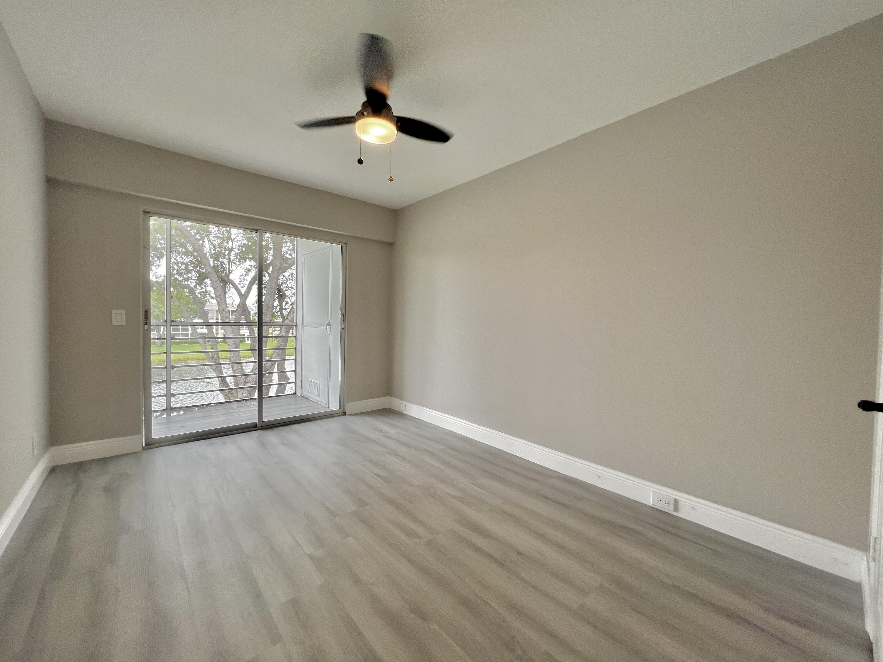 117 Dorset C Boca Raton, FL 33434 - Photo 8 of 13 Primary Bedroom