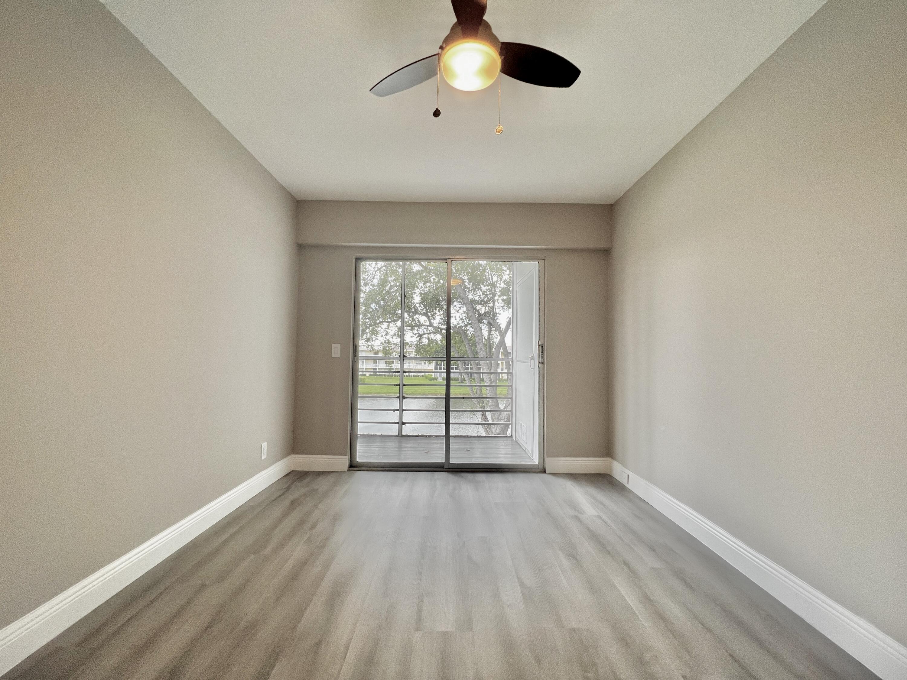 117 Dorset C Boca Raton, FL 33434 - Photo 9 of 13 Primary Bedroom