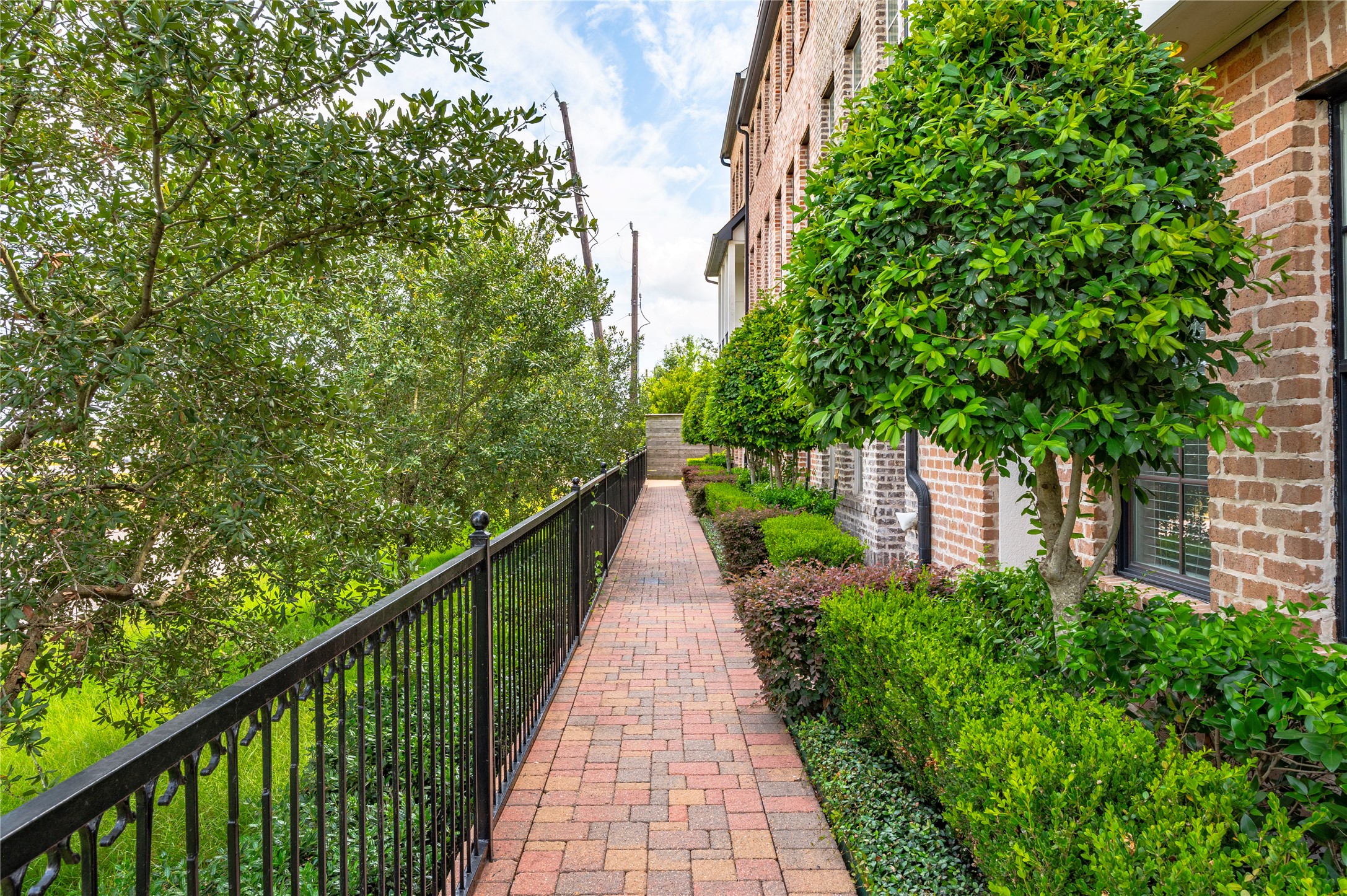 9674 Knight Road Houston, TX 77045 - Photo 4 of 42
