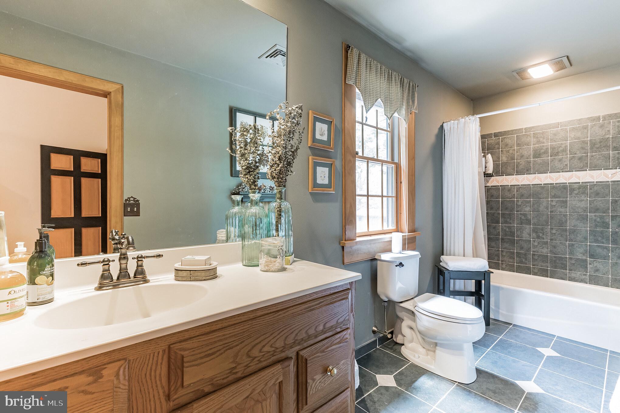 4030 Township Line Road Collegeville, PA 19426 - Photo 44 of 58 Full Bathroom in Princess Suite