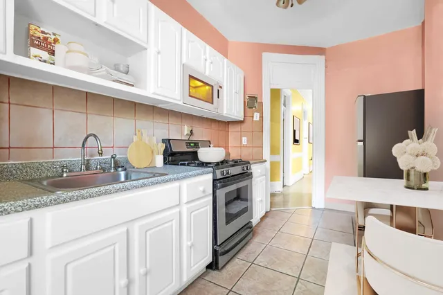 $469,000 | 157 West 105th Street, Unit 3ER | Upper West Side