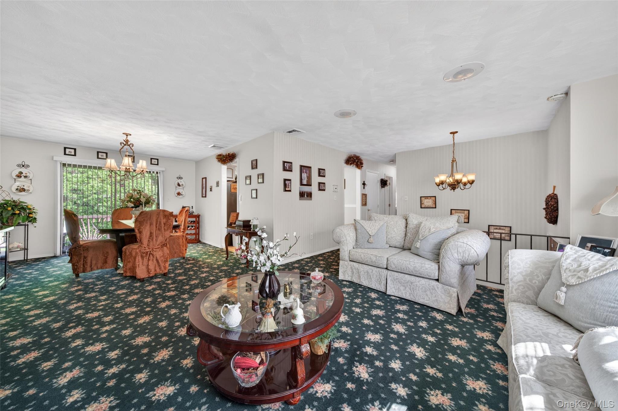 16 Woodward Road Slate Hill, NY 10973 - Photo 11 of 37 a living room with furniture and a dining table