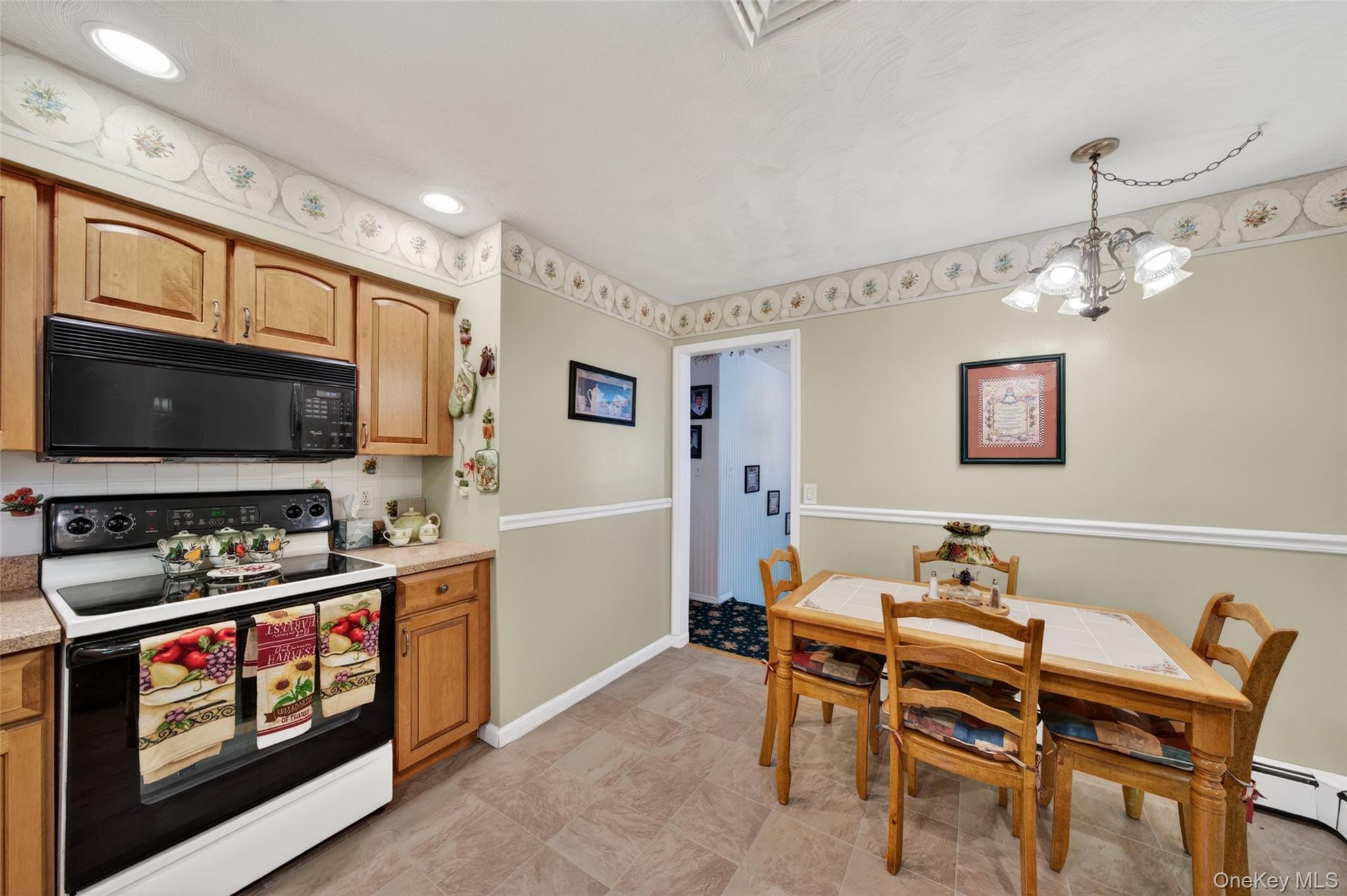 16 Woodward Road Slate Hill, NY 10973 - Photo 23 of 37 a dining room with furniture and window