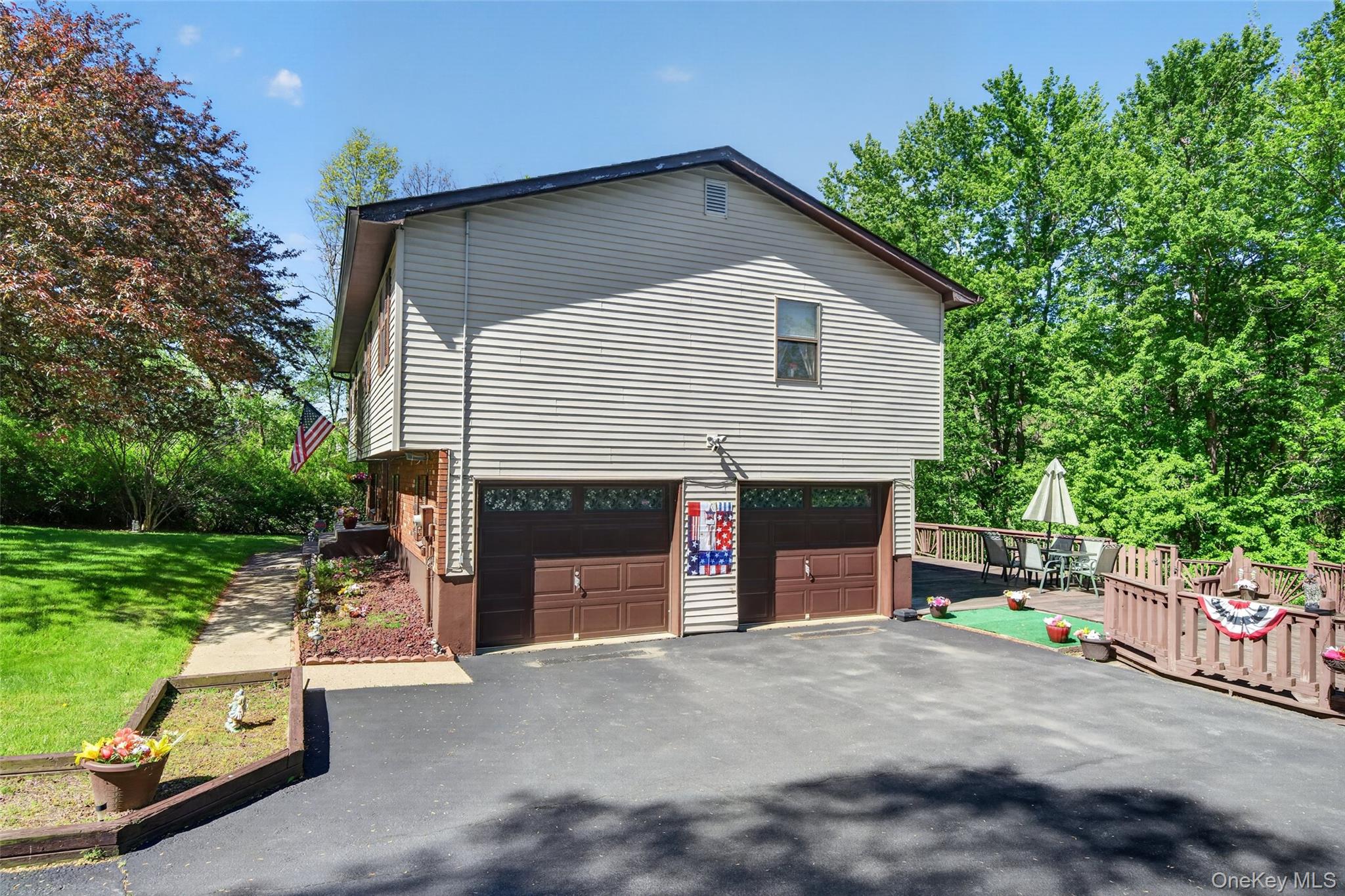 16 Woodward Road Slate Hill, NY 10973 - Photo 5 of 37 a view of a house with a yard