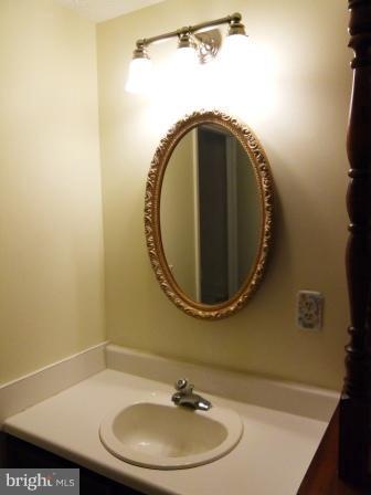 11516 Underoak Court Reston, VA 20191 - Photo 12 of 28 Bedroom (Master)