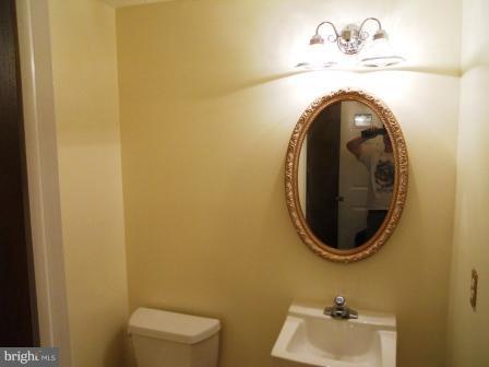11516 Underoak Court Reston, VA 20191 - Photo 26 of 28 Bath