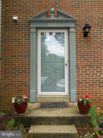 11516 Underoak Court Reston, VA 20191 - Photo 4 of 28 Exterior (Front)