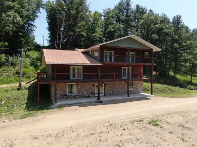 $699,000 | 26350 Drake Lane, Henrietta, WI 53924