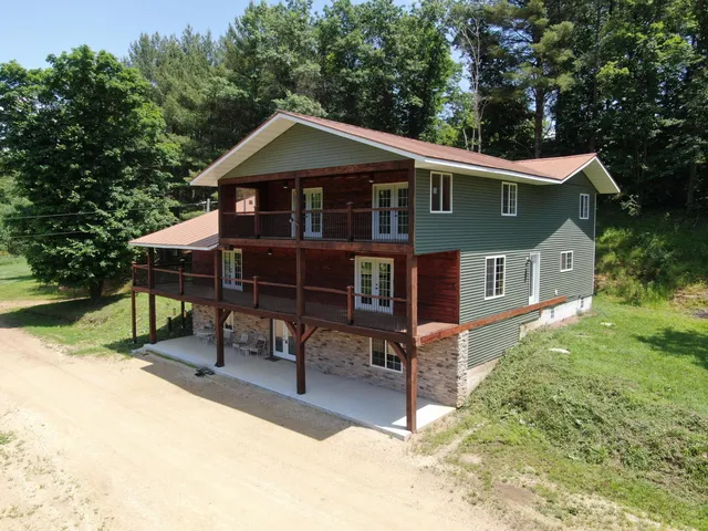 $699,000 | 26350 Drake Lane, Henrietta, WI 53924