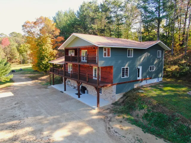 $699,000 | 26350 Drake Lane, Henrietta, WI 53924