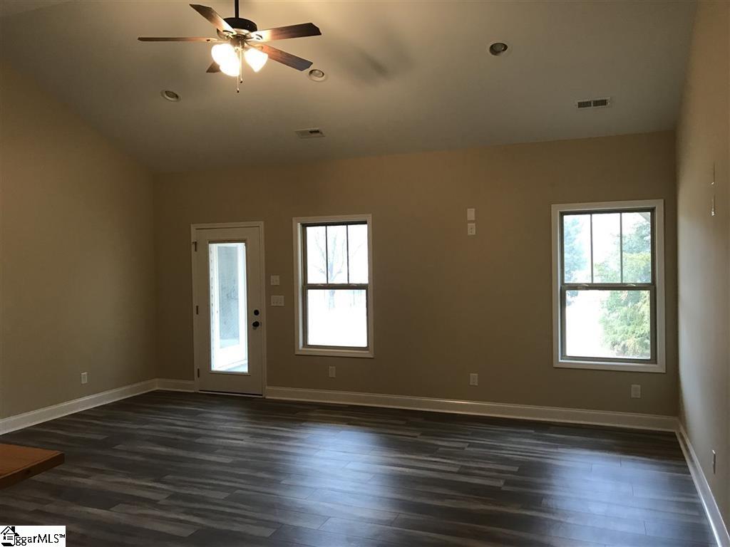 112 Falcon Lane Chesnee, SC 29323 - Photo 3 of 14 Gallery Image 3