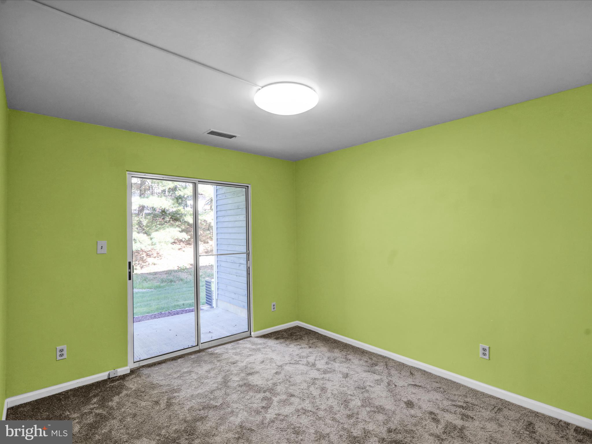 225 North 14th Street Reading, PA 19604 - Photo 17 of 23 a view of room and window