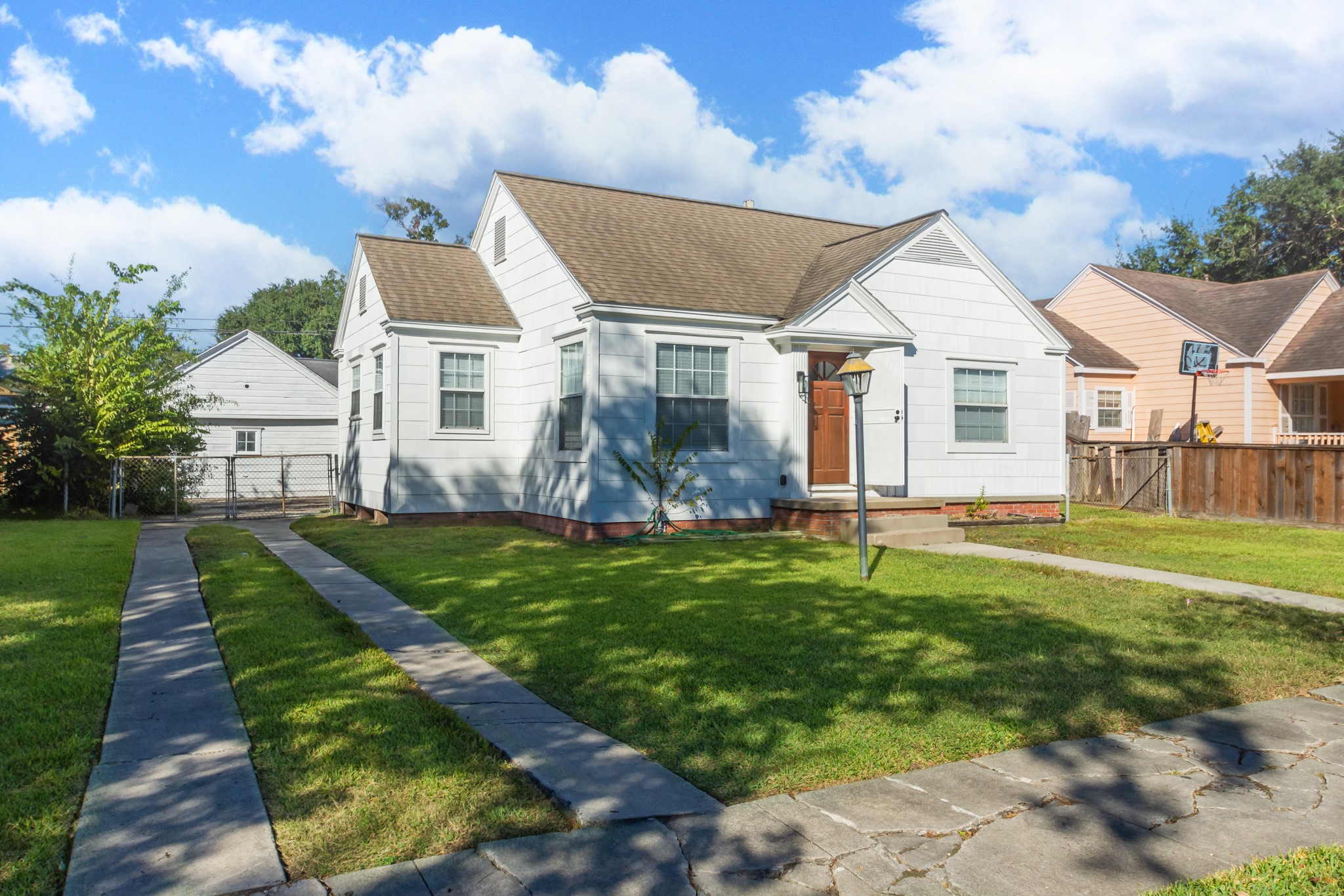 7447 Magnolia Street Houston, TX 77023 - Photo 3 of 38 a view of a house with backyard and garden